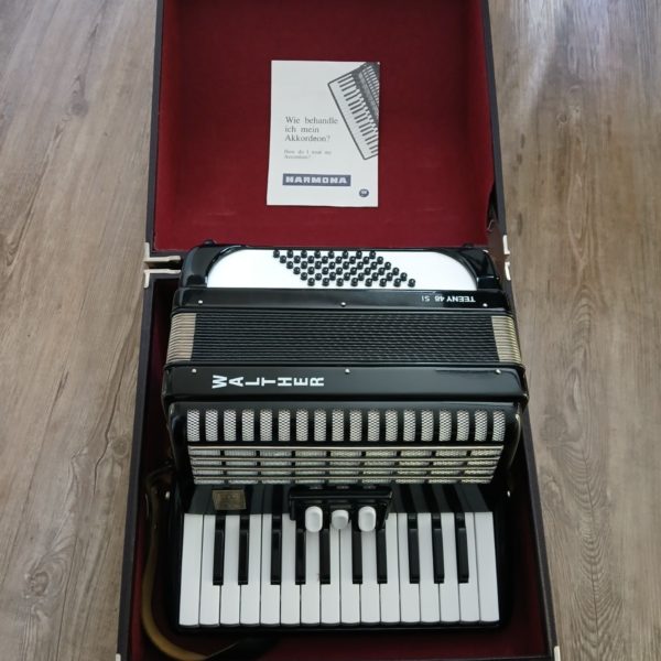 Acordeon Walther Teeny 48 basi cu geanta speciala